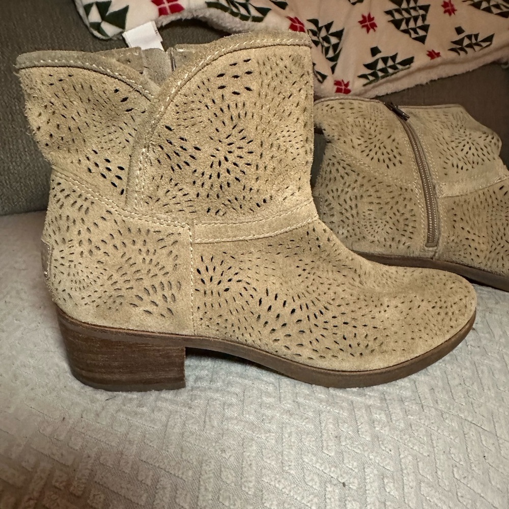 Ugg Darling Boots Size 8